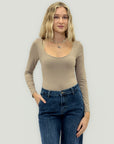 Body a maniche lunghe con scollo ampio