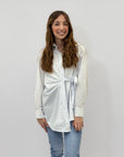 Camicia con fiocco laterale