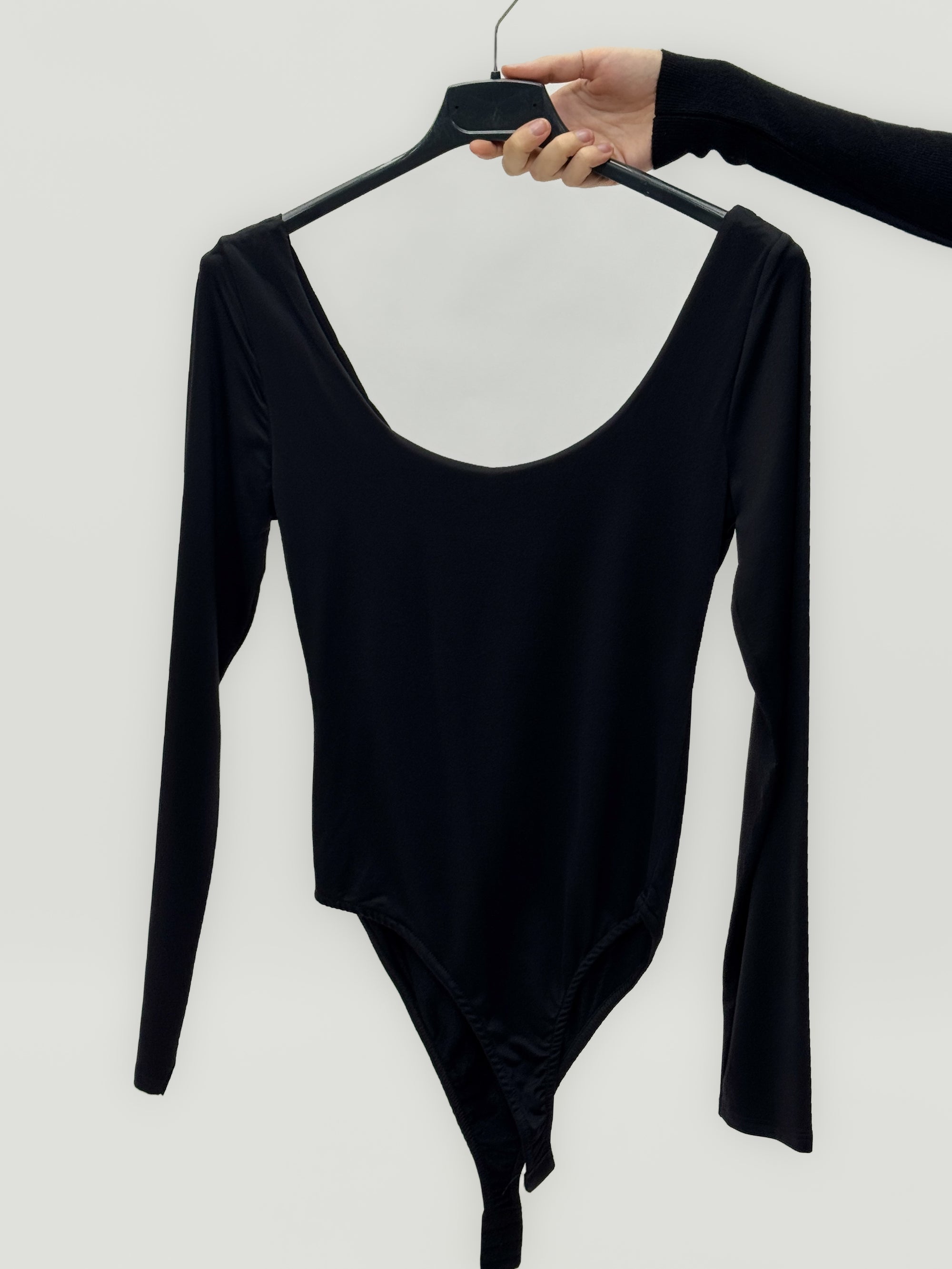 Body a maniche lunghe con scollo ampio