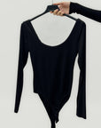 Body a maniche lunghe con scollo ampio