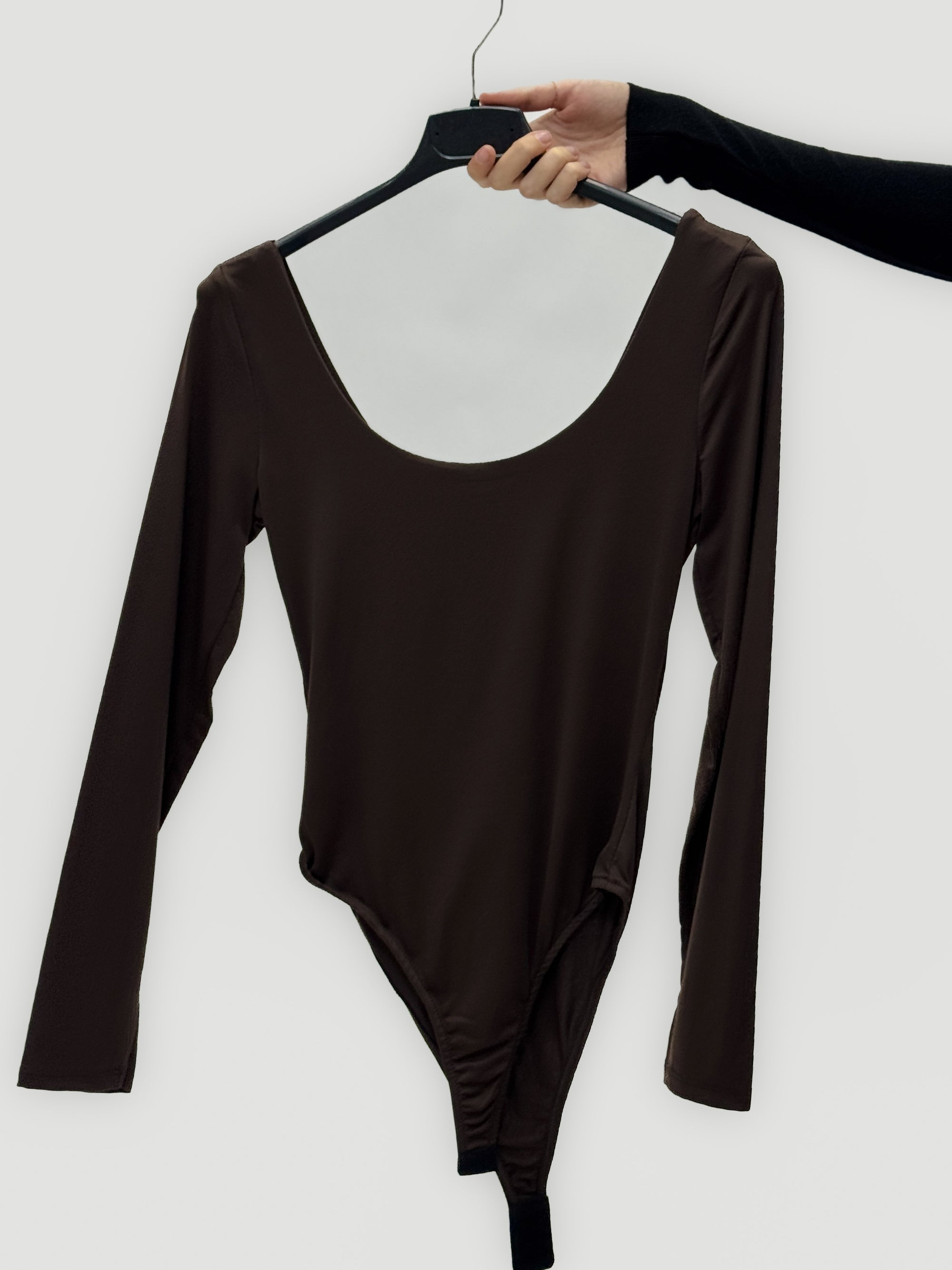 Body a maniche lunghe con scollo ampio