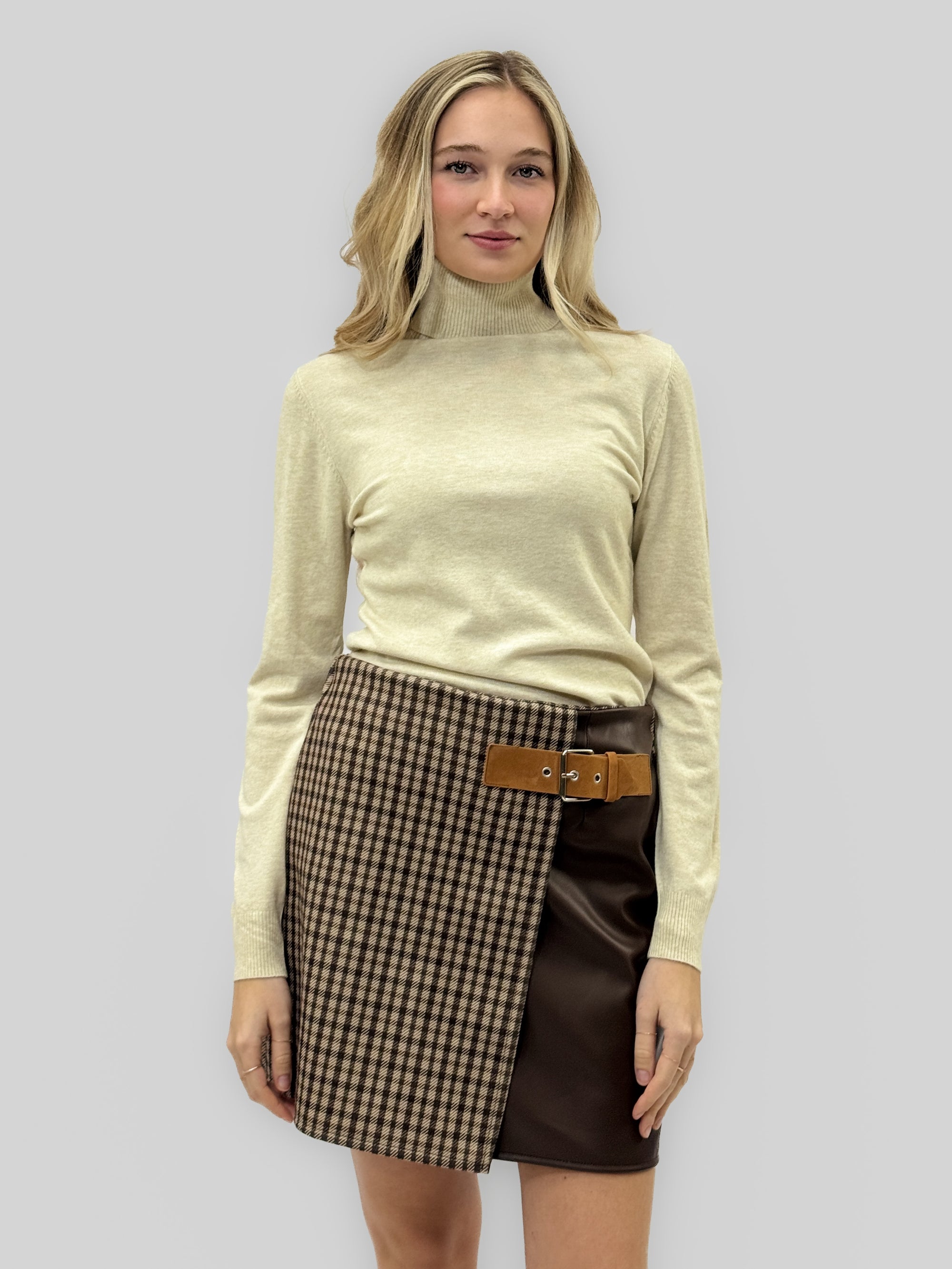 Gonna effetto doppiato con cintura – Grinta e femminilità