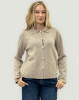 Cardigan con colletto e bottoni tono su tono – Eleganza e comfort