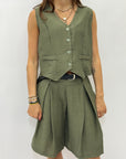 Completo con Gilet e Bermuda a Vita Alta