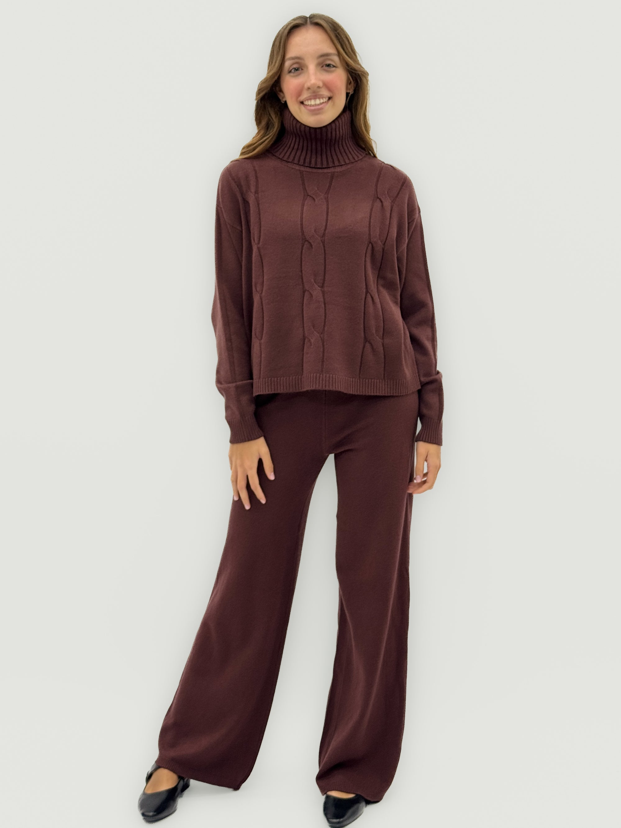 Completo in maglia con collo alto – Eleganza e comfort quotidiano