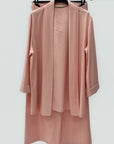 Completo con pantalone ampio e giacca fluida