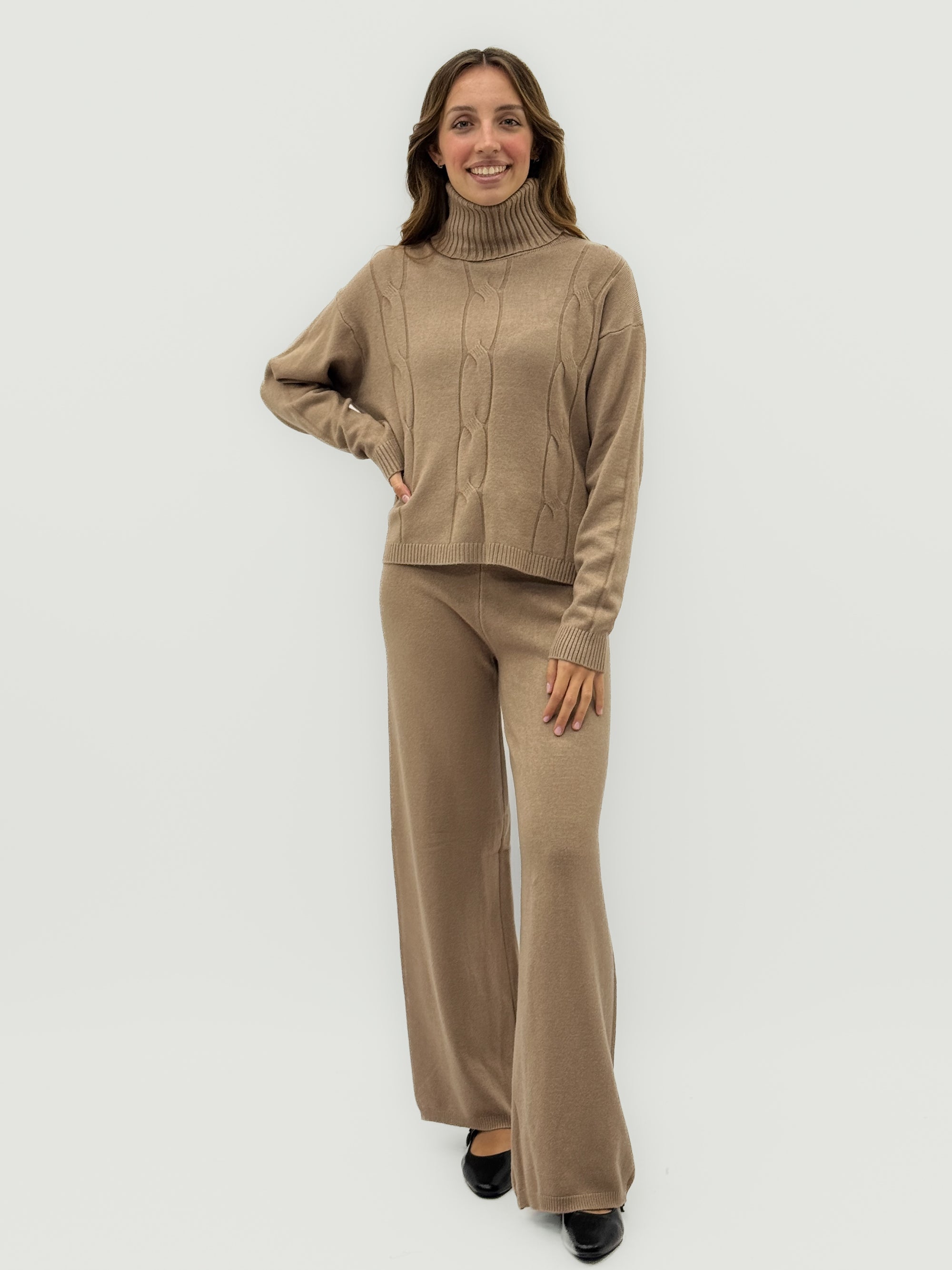 Completo in maglia con collo alto – Eleganza e comfort quotidiano