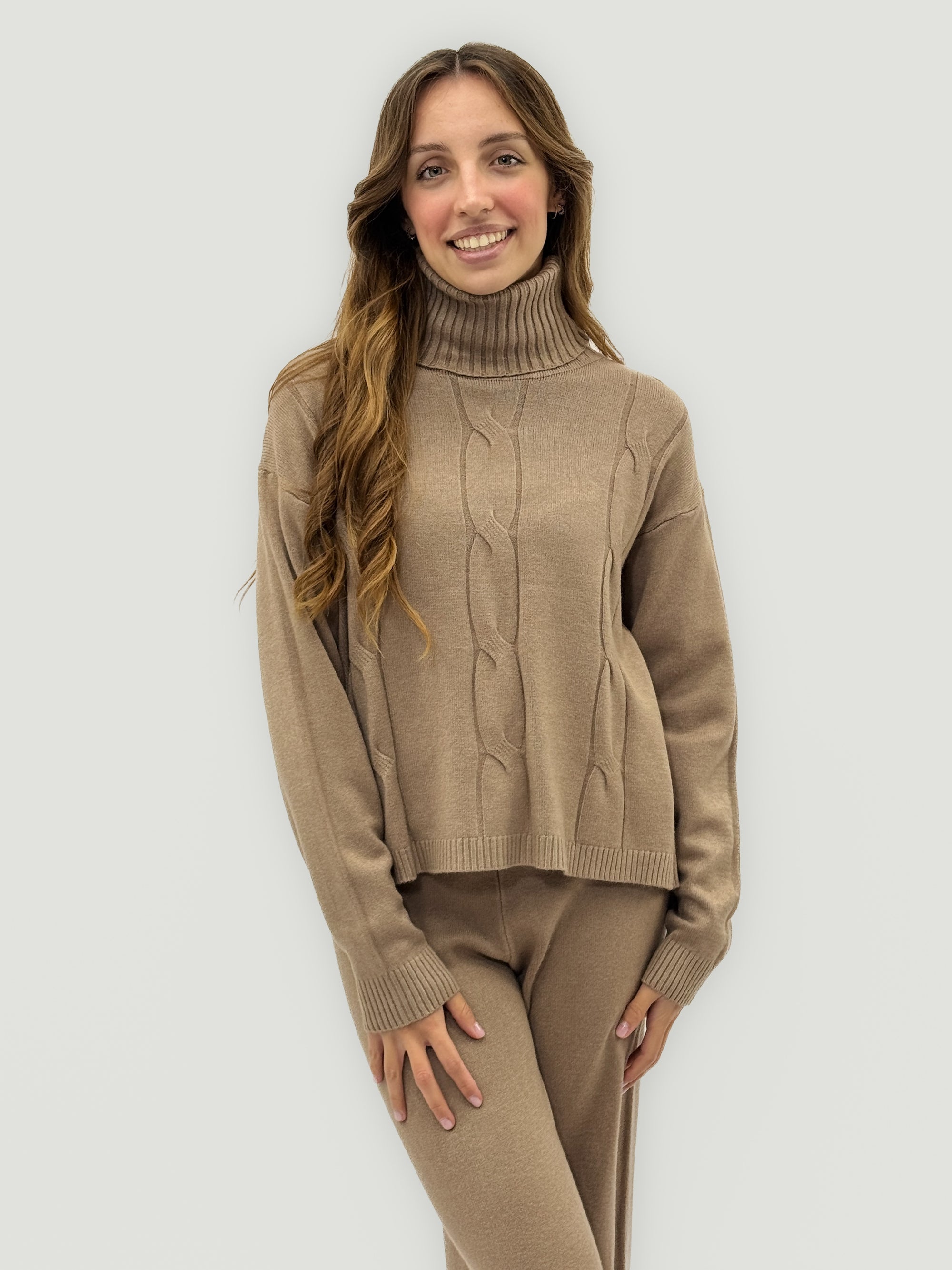 Completo in maglia con collo alto – Eleganza e comfort quotidiano