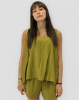 Completo con top svasato e shorts