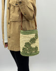 Borsa a secchiello con ricami