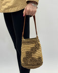 Borsa a secchiello con ricami