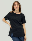 T-shirt con cuciture decorative e fondo asimmetrico