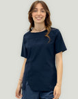 T-shirt con cuciture decorative e fondo asimmetrico