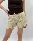 Shorts uncinetto con ricami