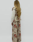 Completo gilet e pantalone floreale con cintura