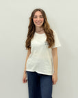 T-shirt con scritta "facci caso quando sei felice"