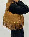 Borsa a spalla in vera pelle scamosciata con frange e borchie – Made in Italy