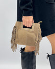 Borsa mini in vera pelle scamosciata con frange – Made in Italy