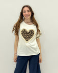 T-shirt con cuore leopardato