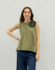 Canotta comoda con fiore
