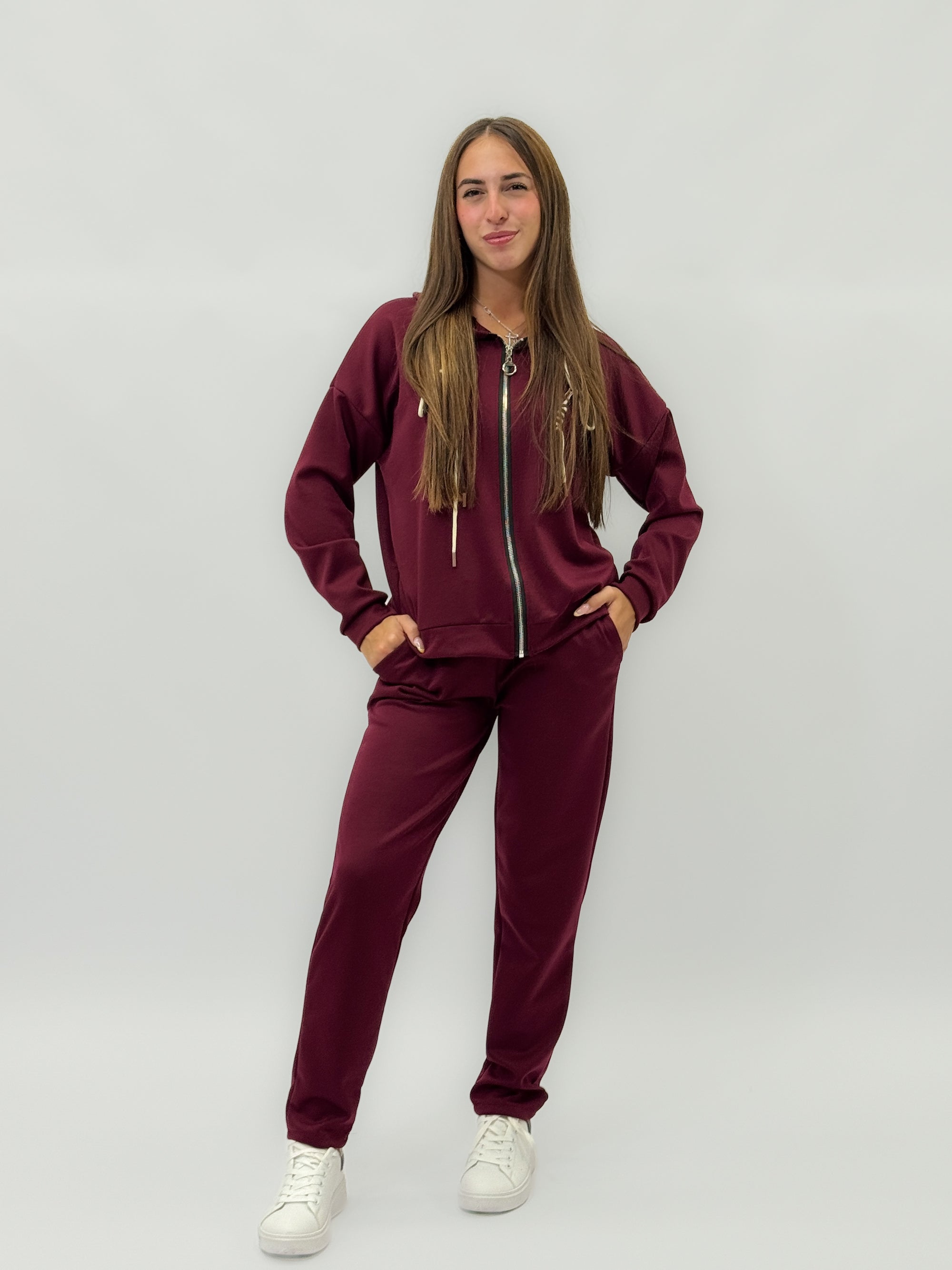 Completo tuta casual con cappuccio