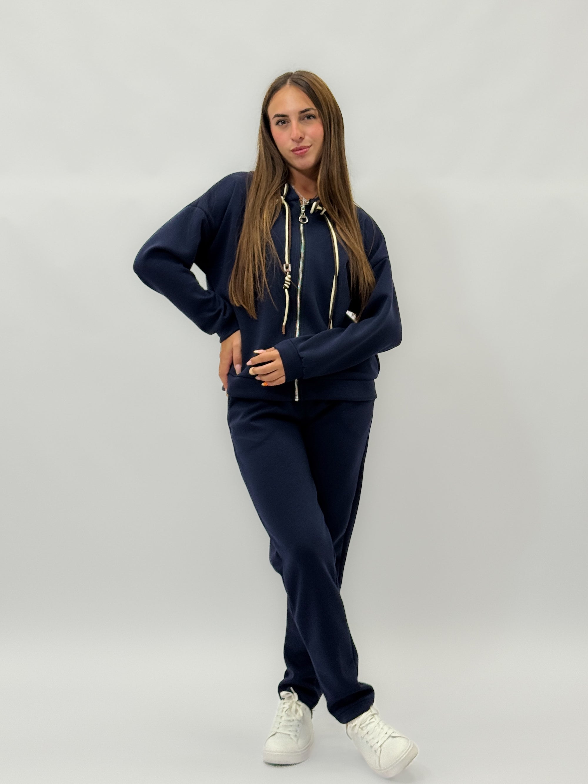 Completo tuta casual con cappuccio