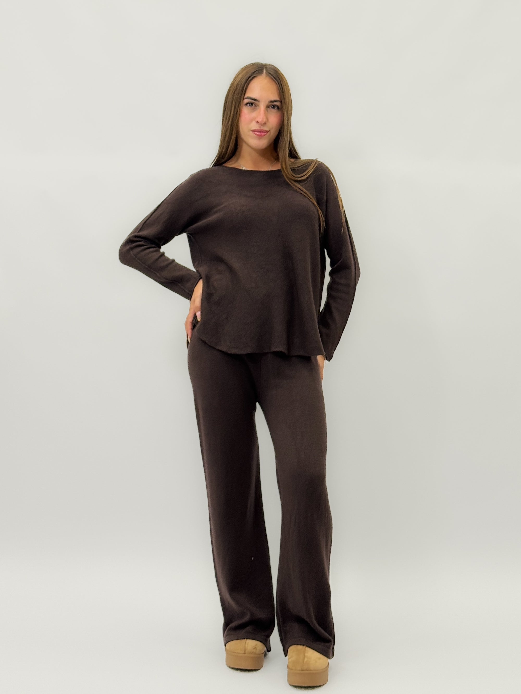 Completo morbido in maglia tinta unita