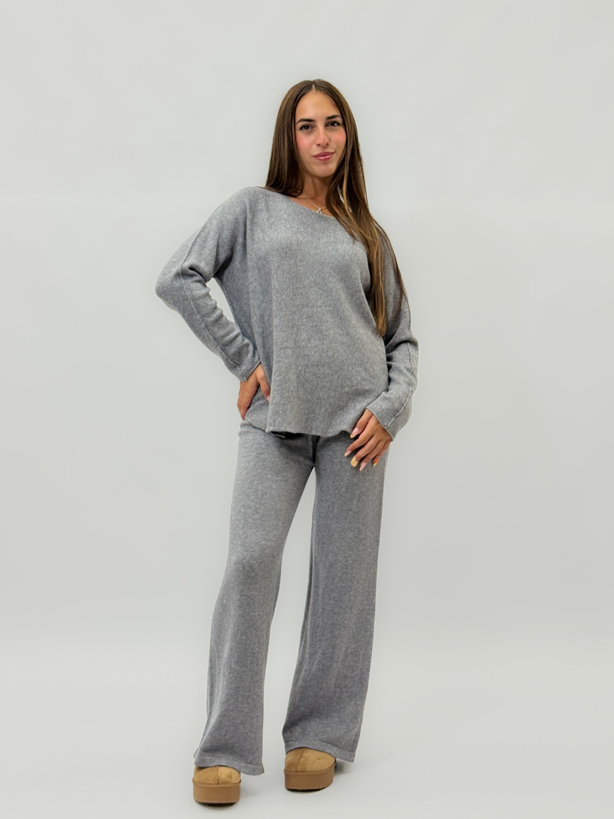 Completo morbido in maglia tinta unita