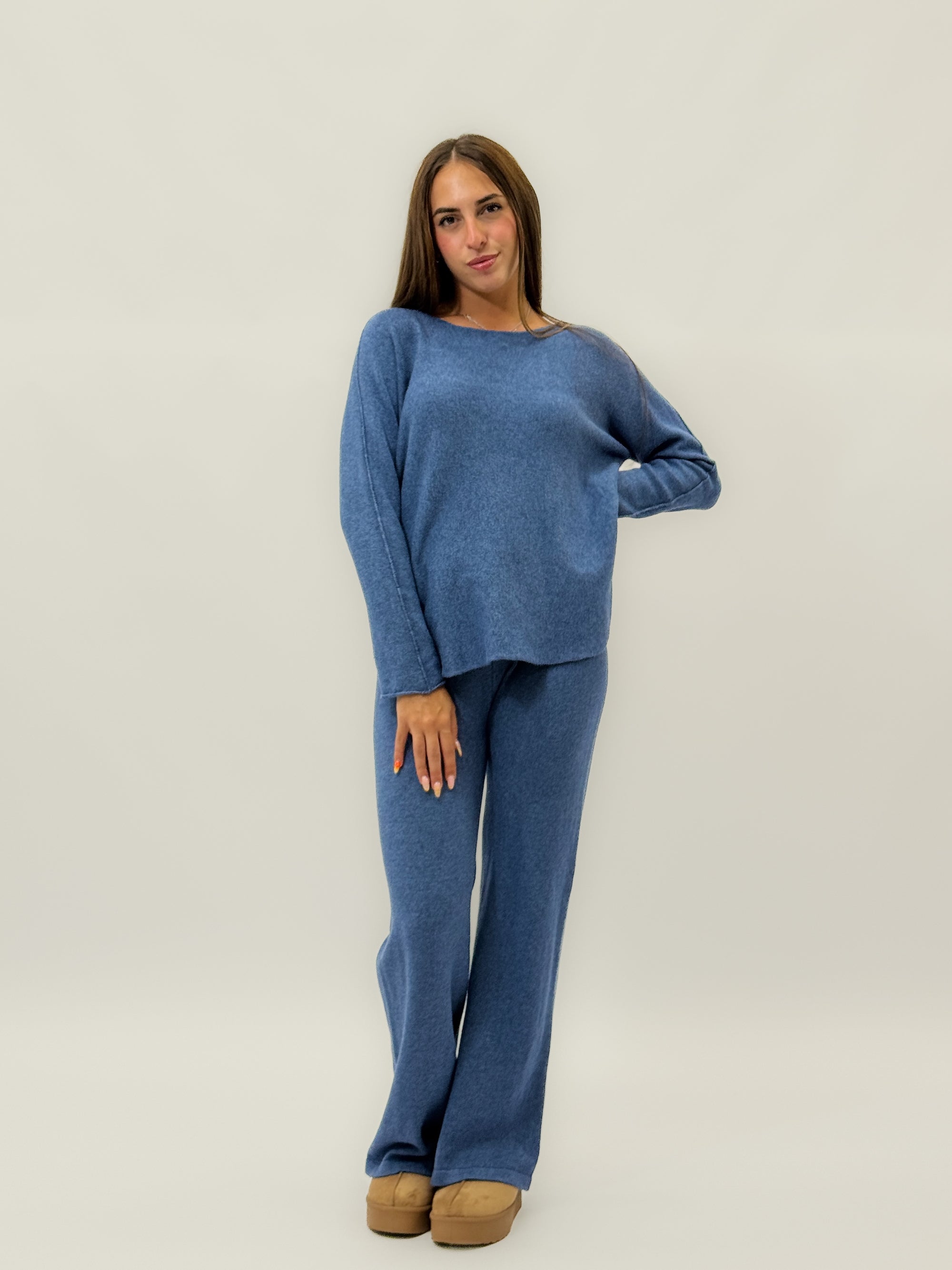 Completo morbido in maglia tinta unita