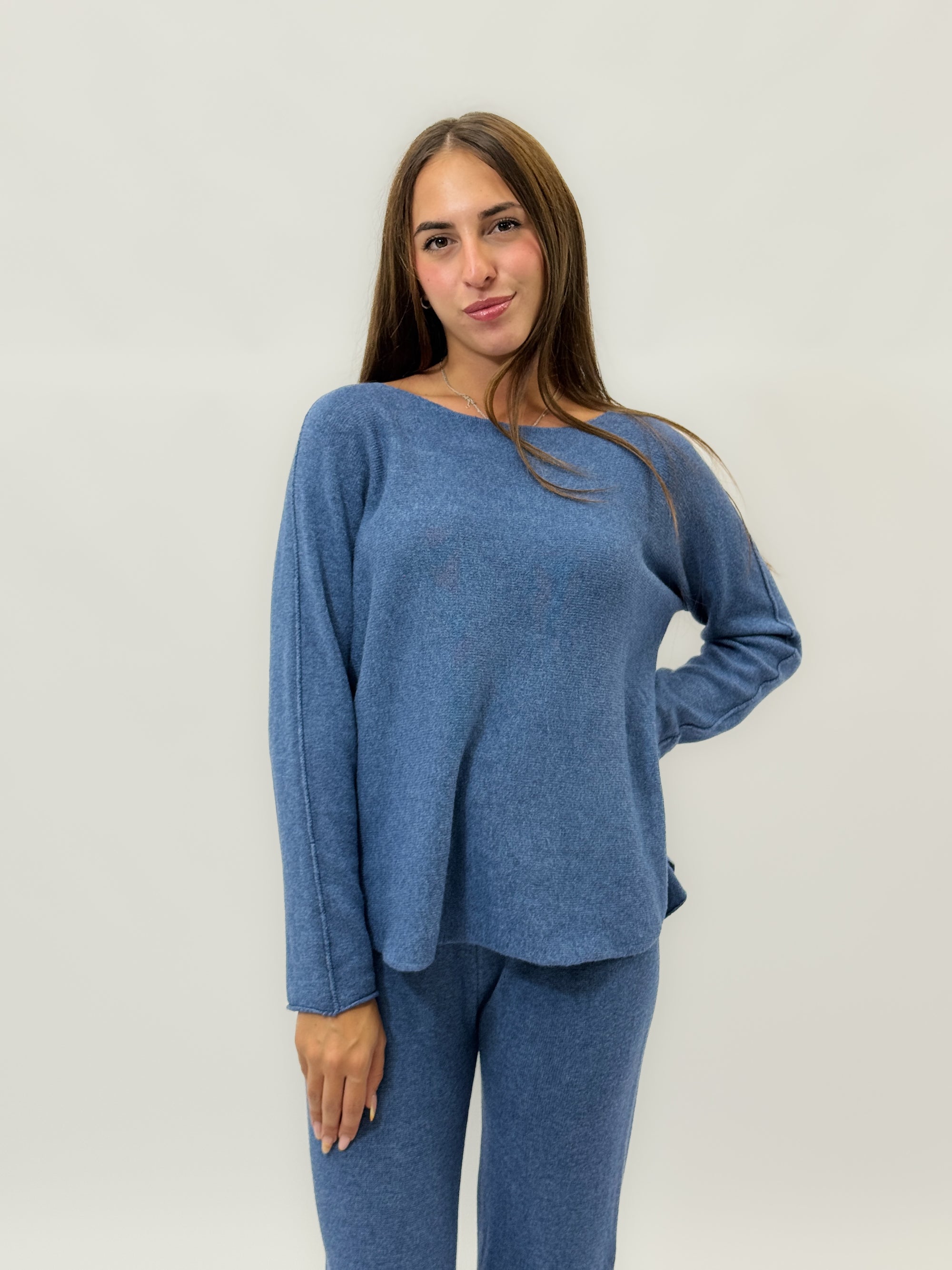 Completo morbido in maglia tinta unita