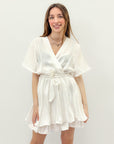 Abito Effetto Satin con Scollo Incrociato e Cintura
