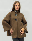 Giacca Neoprene con Collo Alto e Bottoni