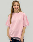 T-Shirt con Inserto in Pizzo sul Retro – Semplice davanti, sorprendente dietro