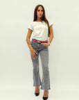 Pantaloi jeans flare con fondo sfrangiato