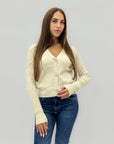 Cardigan corto a trecce con bottoni gioiello