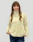 Maglione dolcevita con intrecci
