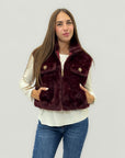 Gilet donna in ecopelliccia con bottoni gioiello