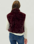 Gilet donna in ecopelliccia con bottoni gioiello
