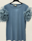 T-Shirt con Maniche in Tulle – Femminile e d’Impatto