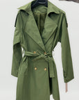 Trench con Cintura – Elegante, Strutturato e Sempre Attuale