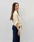 Camicia a righe con nodo