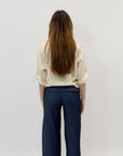 Camicia a righe con nodo