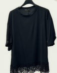 T-shirt con fondo in pizzo e vestibilità morbida