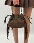 Borsa scamosciata a secchiello con frange