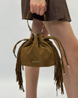 Borsa scamosciata a secchiello con frange