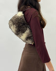 Borsa a mano in shearling effetto lana