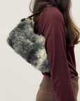Borsa a mano in shearling effetto lana