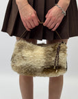 Borsa a mano in shearling effetto lana