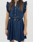 Abito corto in denim con rouches e cintura