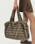 Maxi shopper in pelliccia ecologica